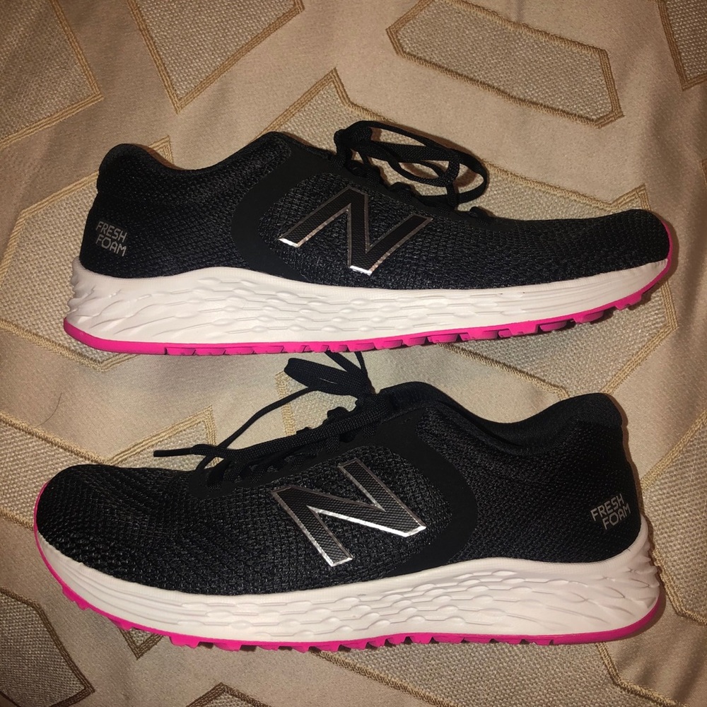 Women’s new balance tennis shoes